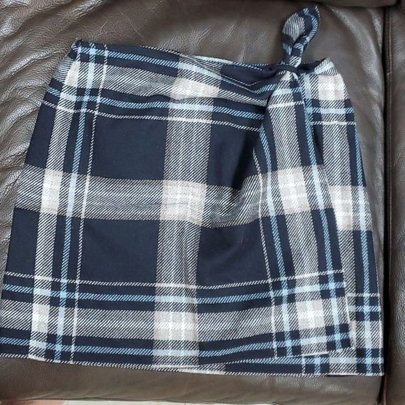 GORGEOUS UNIQUE EMANUEL UNGARO LIBERTE PLAID SKIRT - Picture 1 of 4